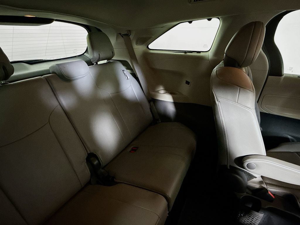 Certified 2023 Toyota Sienna Limited FWD image 25