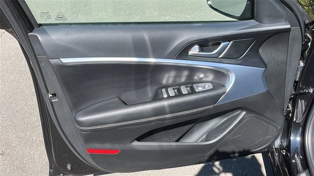 Used 2025 Genesis G70 2.5T image 9