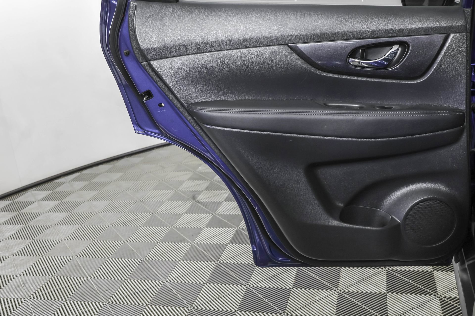 Used 2019 Nissan Rogue SV image 38