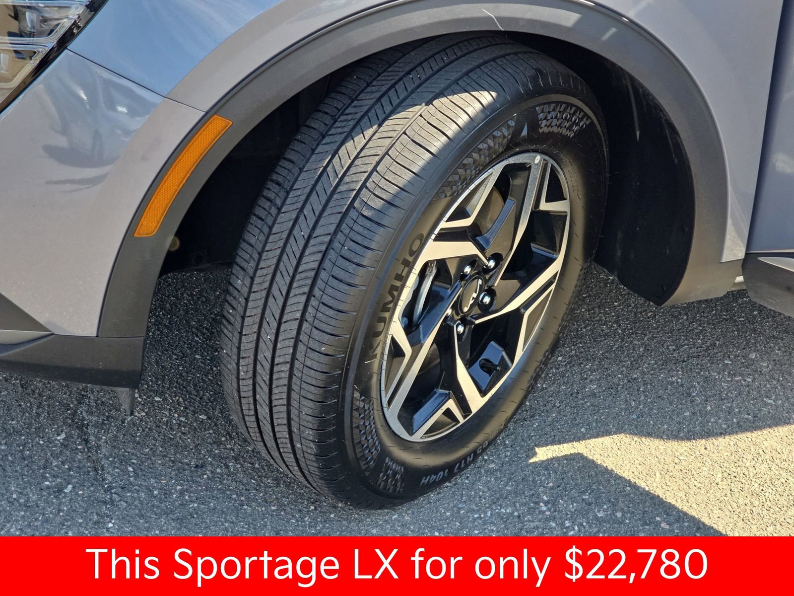 Used 2025 Kia Sportage LX FWD image 37