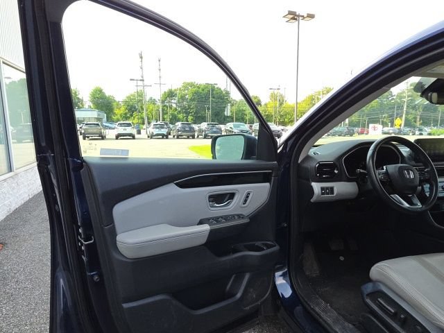 Used 2023 Honda Pilot Touring image 17