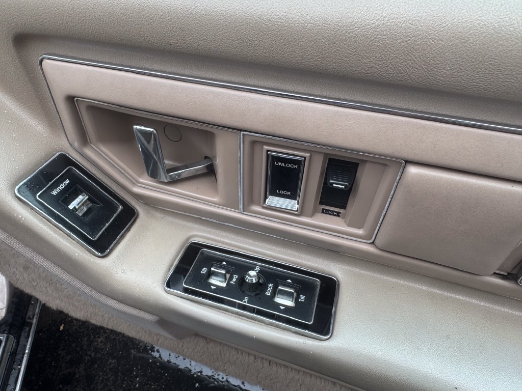 Used 1989 Cadillac Eldorado Coupe FWD image 18