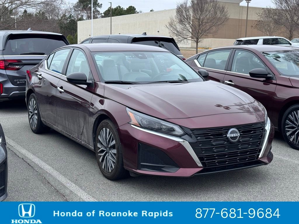 Used 2024 Nissan Altima 2.5 SV image 2