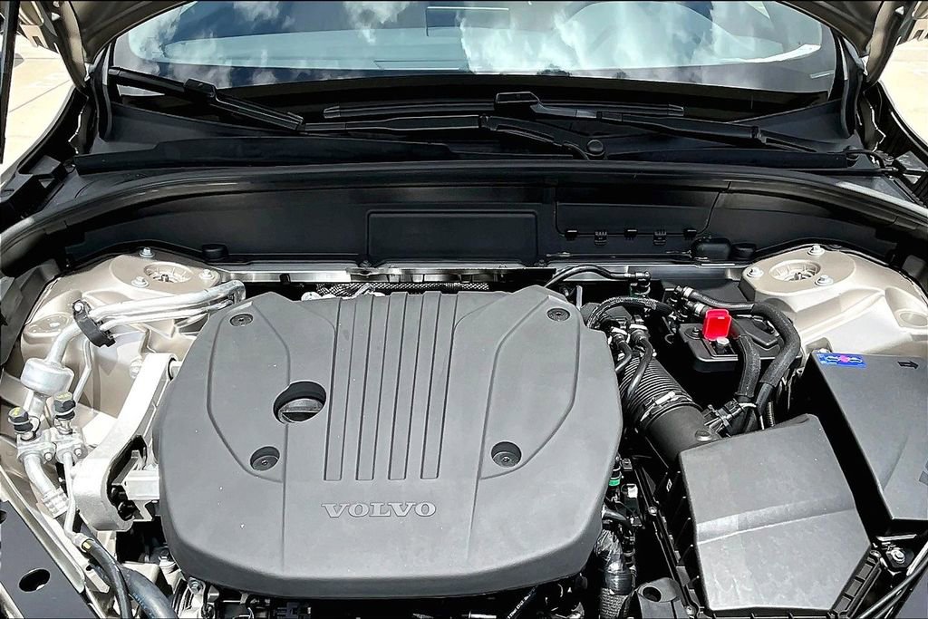 New 2026 Volvo XC60 B5 Plus w/ Protection Package Premier image 24