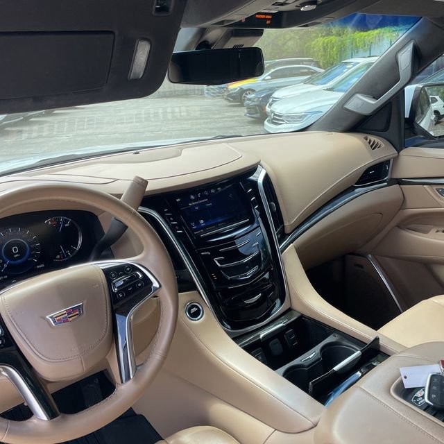 Used 2020 Cadillac Escalade Platinum image 15