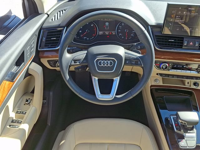 Used 2023 Audi Q5 2.0T Premium w/ Convenience Package AWD/4WD image 2