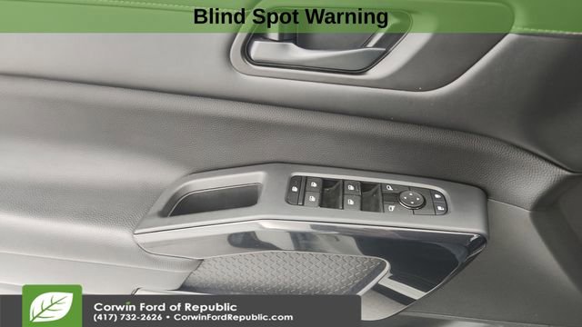 Used 2024 Nissan Pathfinder S image 22