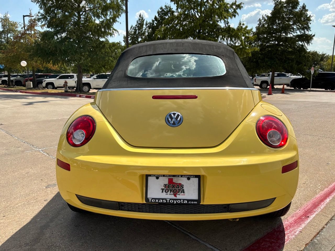 Used 2007 Volkswagen Beetle Convertible w/ Package 1 FWD image 11