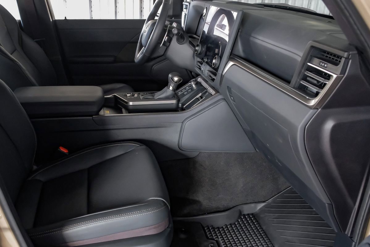 Used 2025 Lexus GX 550 image 12