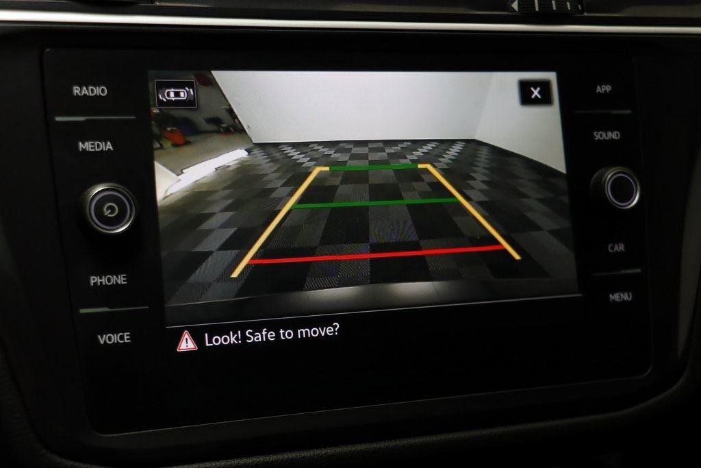 Certified 2024 Volkswagen Tiguan SE R-Line image 9