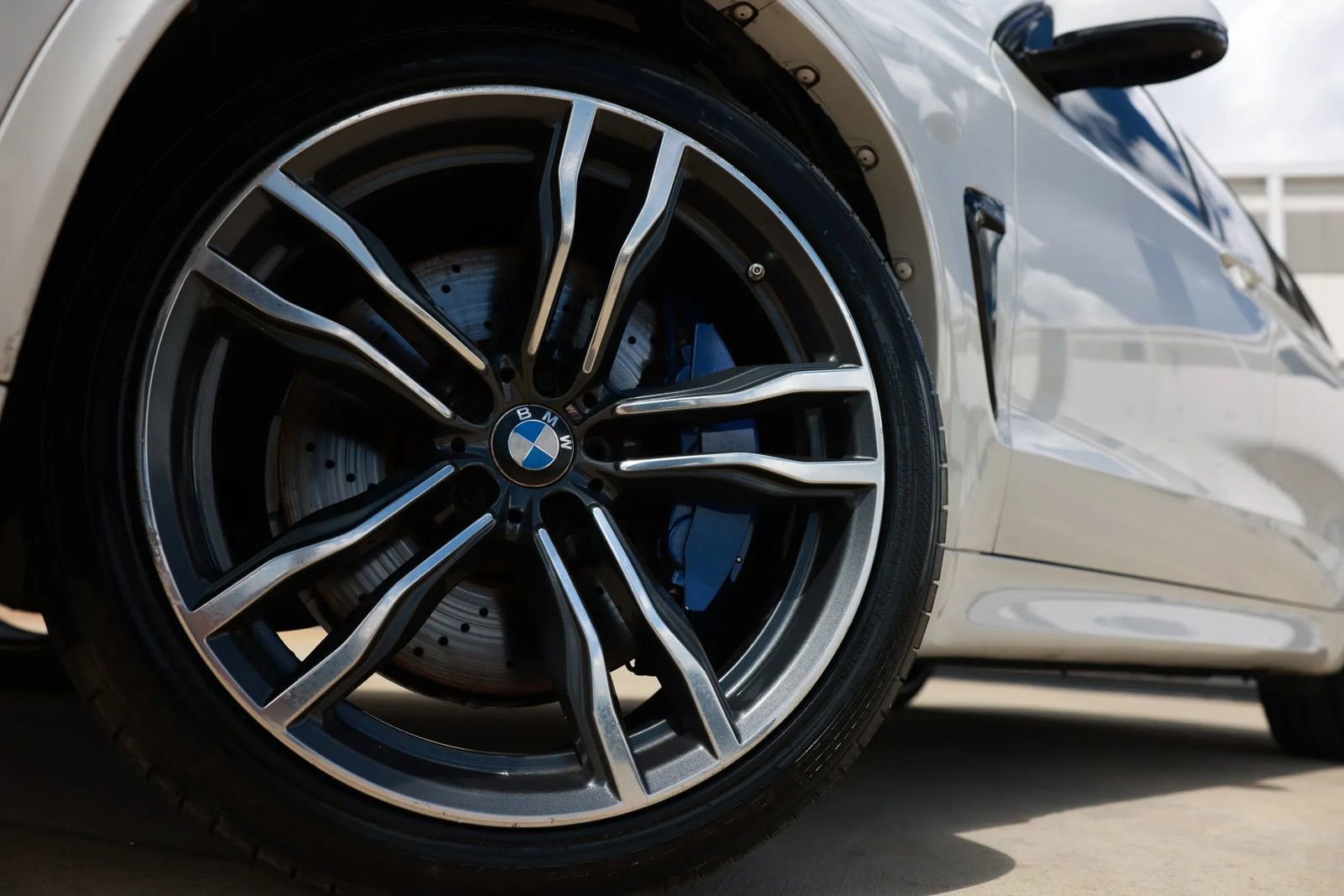 Used 2015 BMW X5 M AWD/4WD image 36