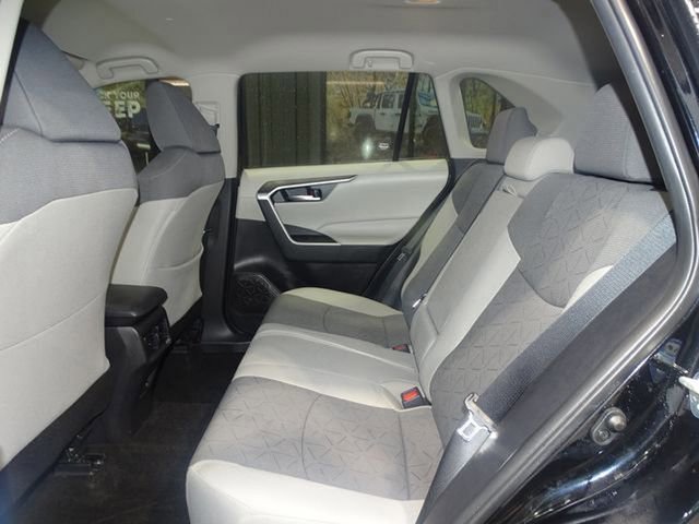 Used 2021 Toyota RAV4 XLE image 10