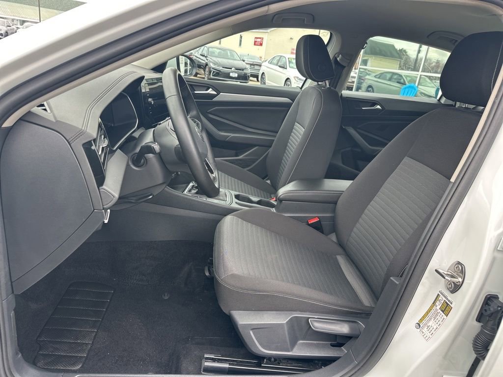Used 2025 Volkswagen Jetta S image 11