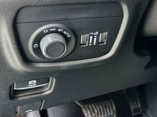 Used 2024 Jeep Grand Cherokee Altitude RWD image 10