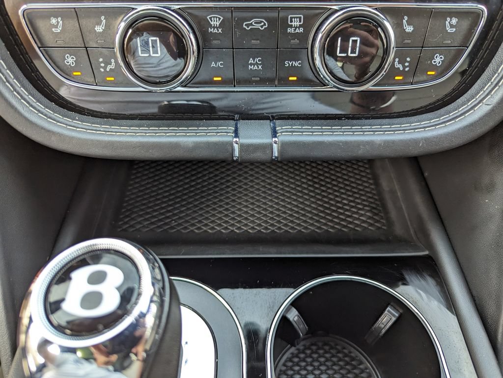 Used 2018 Bentley Bentayga AWD/4WD image 25