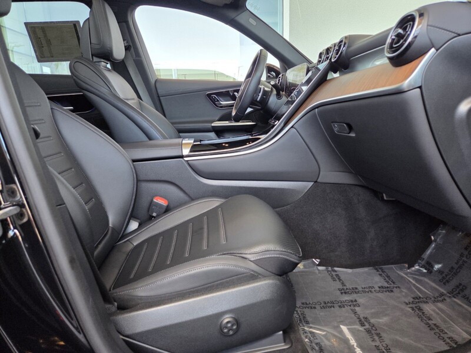 Certified 2024 Mercedes-Benz GLC 300 4MATIC w/ AMG Line image 19