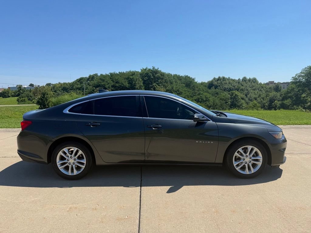 Used 2018 Chevrolet Malibu LT FWD image 2