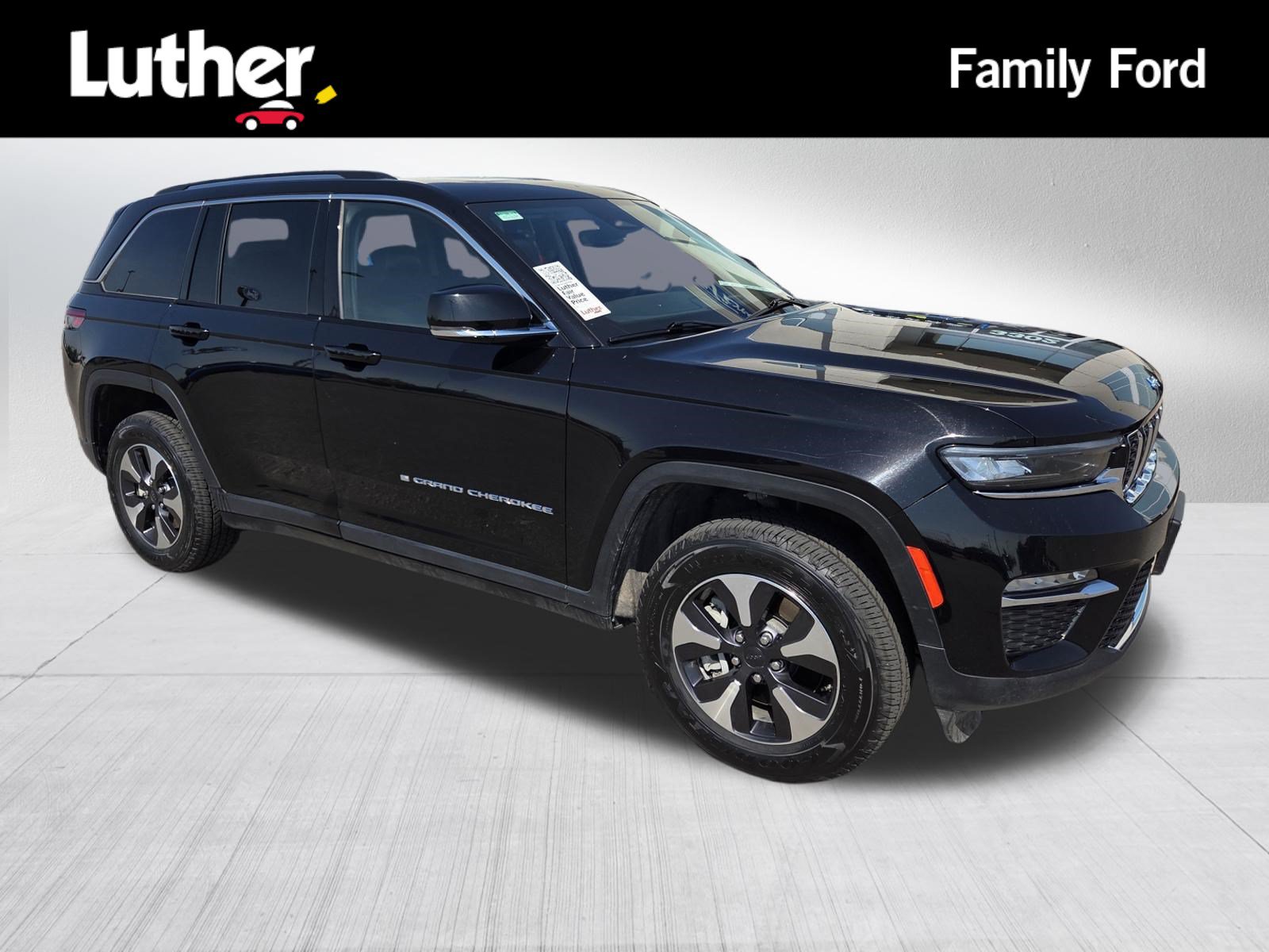 Used 2024 Jeep Grand Cherokee Limited 4xe AWD/4WD image 1