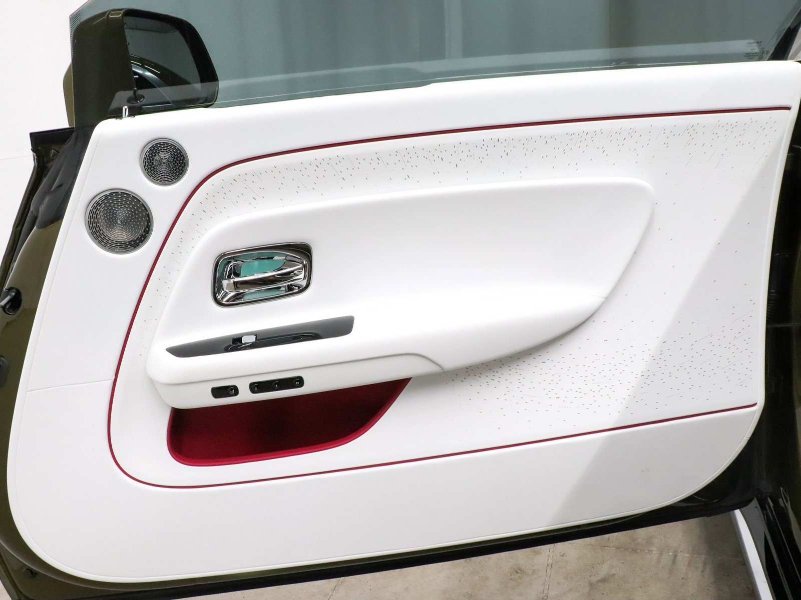 Used 2024 Rolls-Royce Spectre w/ Spectre Launch Package image 17