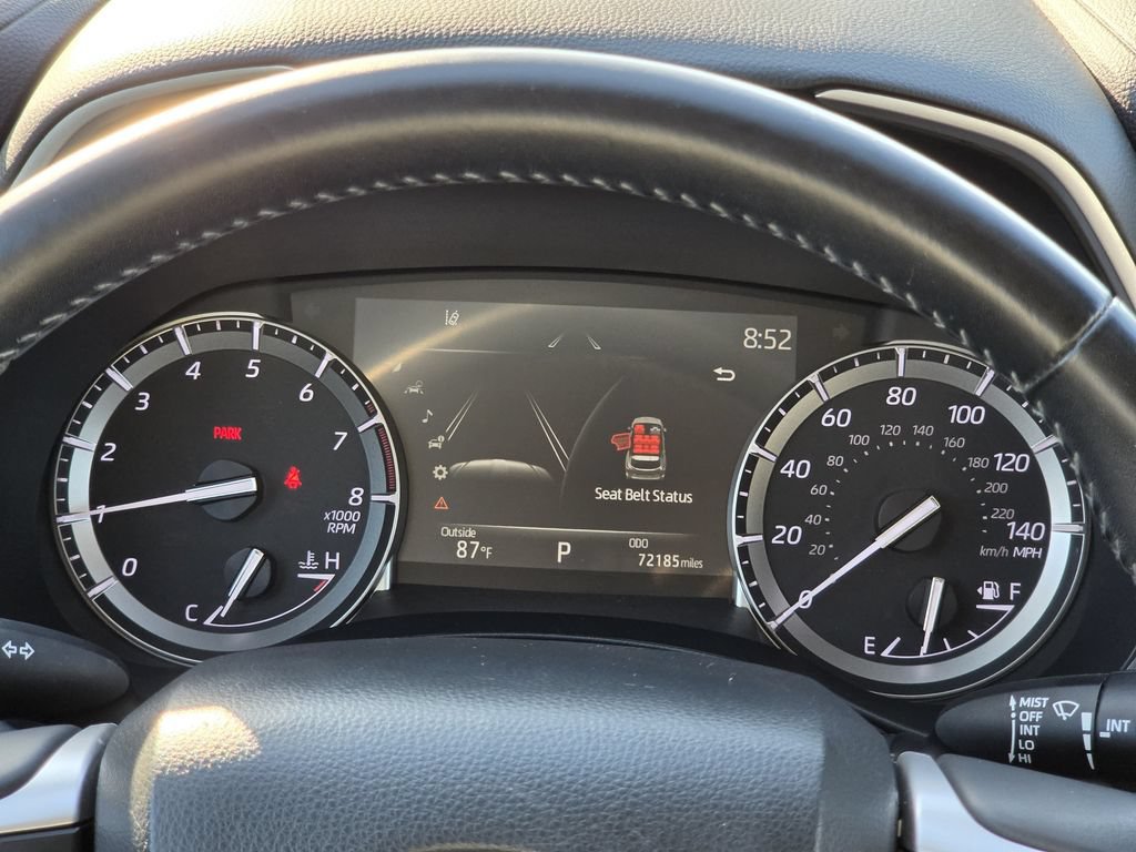 Used 2022 Toyota Highlander XLE FWD image 16