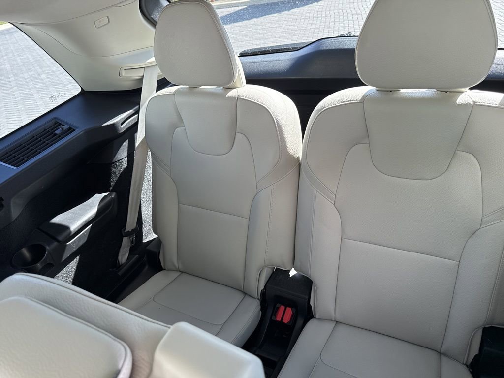 Used 2021 Volvo XC90 T6 Momentum w/ Protection Package Premier image 27