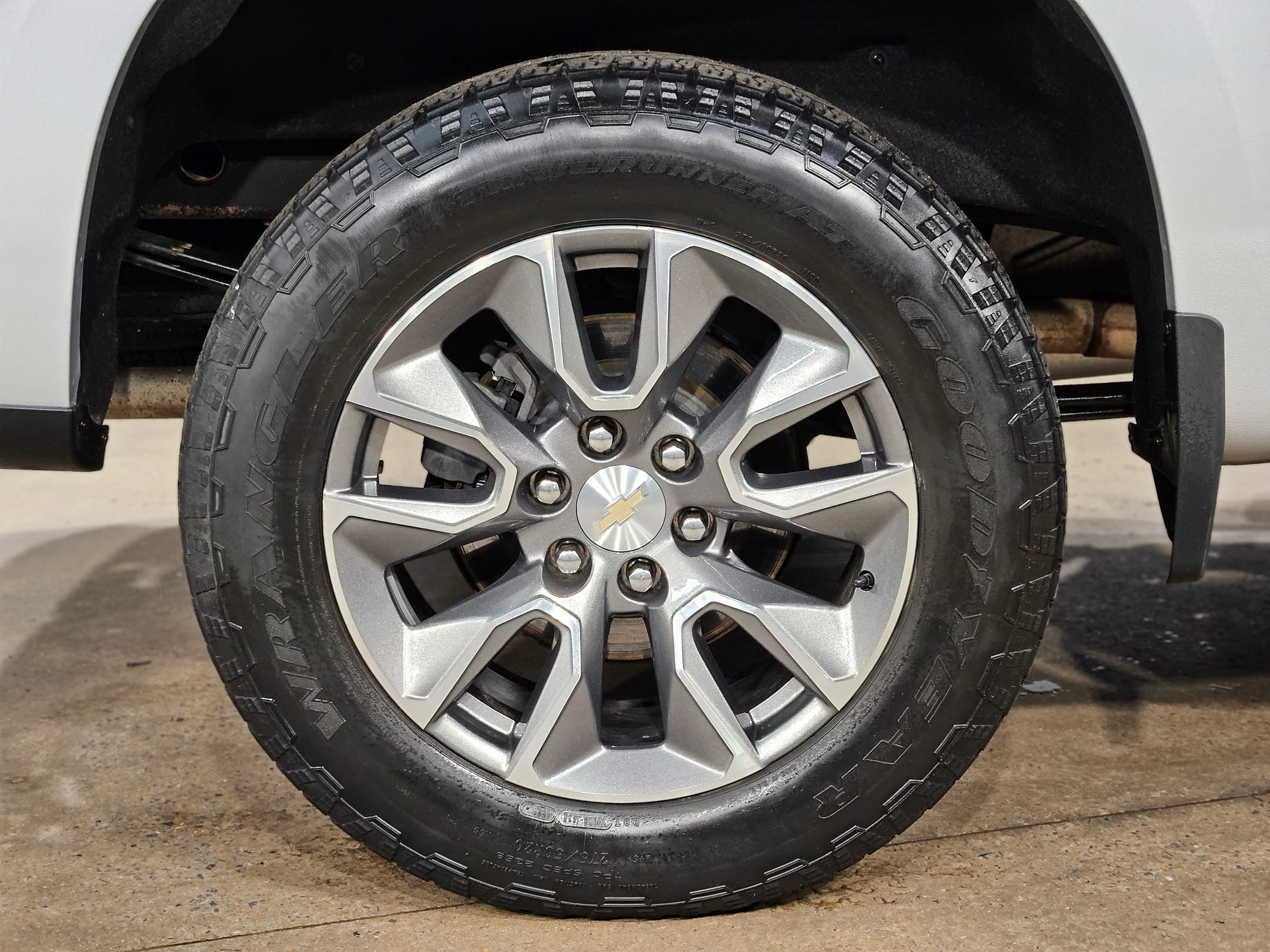 Used 2022 Chevrolet Silverado 1500 LT AWD/4WD image 17