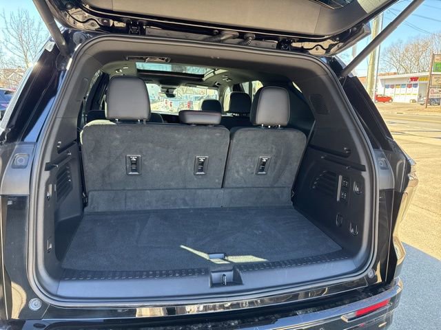 Used 2024 Chevrolet Traverse RS w/ LPO, Floor Liner Package AWD/4WD image 11