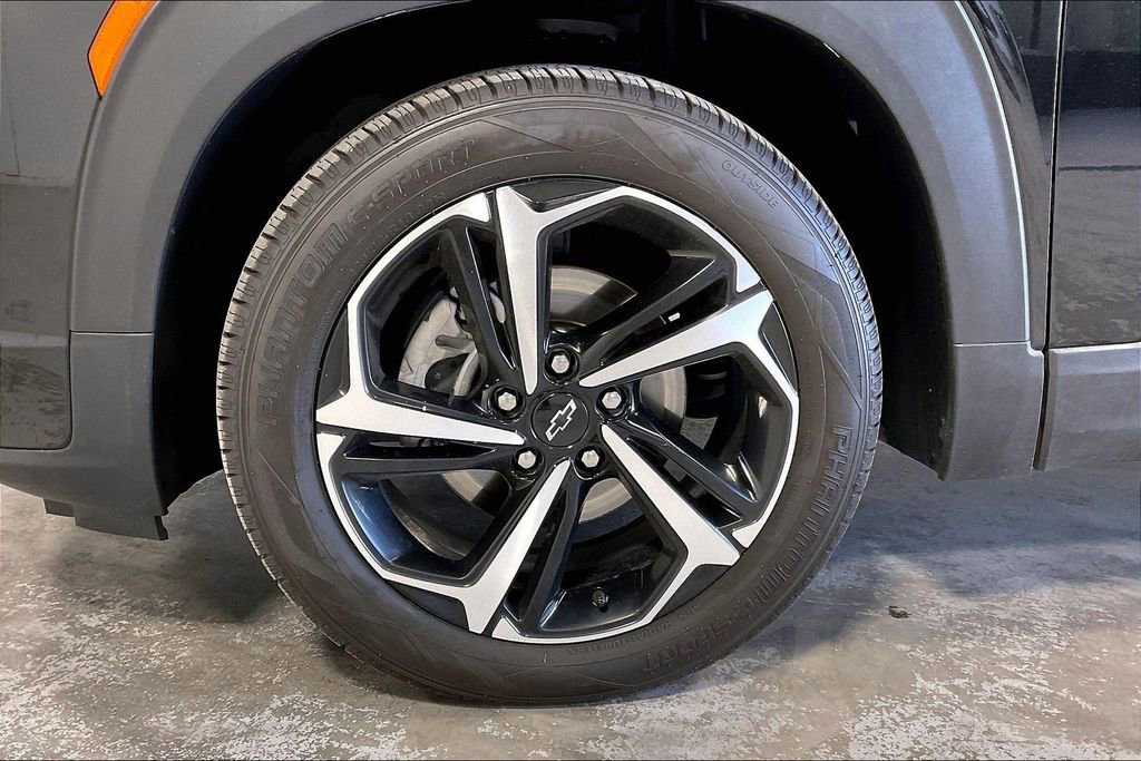 Used 2023 Chevrolet TrailBlazer RS w/ Sun and Liftgate Package image 11