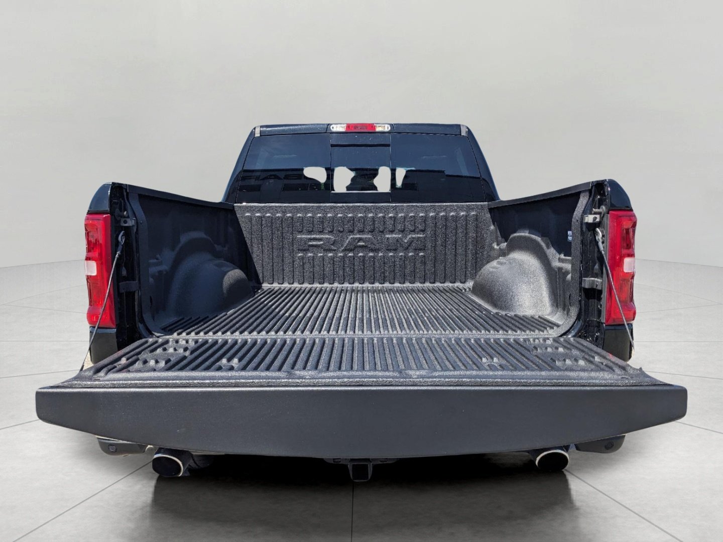 Used 2025 RAM 1500 Laramie AWD/4WD image 42