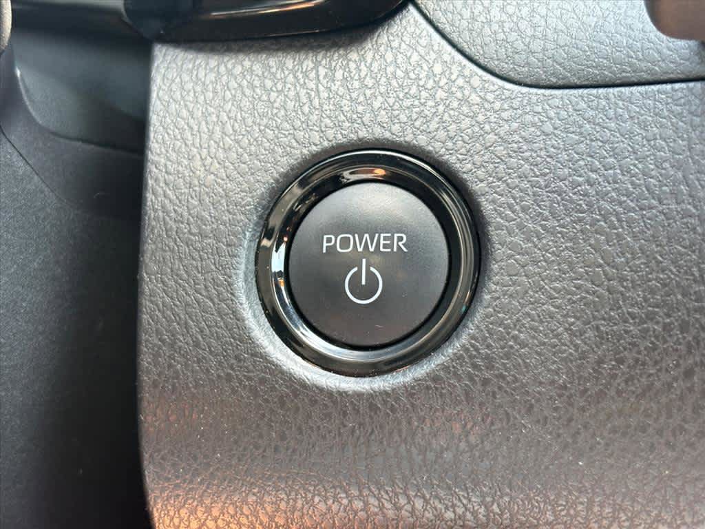 Used 2025 Toyota Camry SE image 18