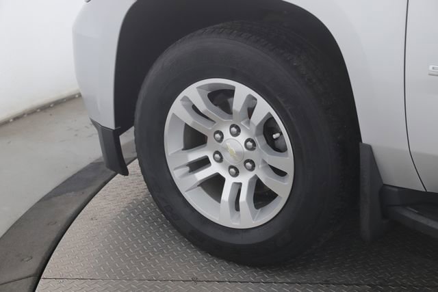Used 2018 Chevrolet Suburban LT AWD/4WD image 13
