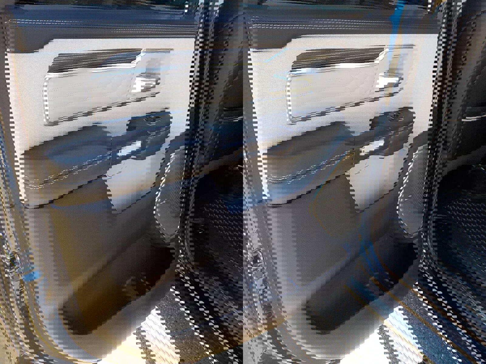 Used 2023 RAM 1500 Limited image 9