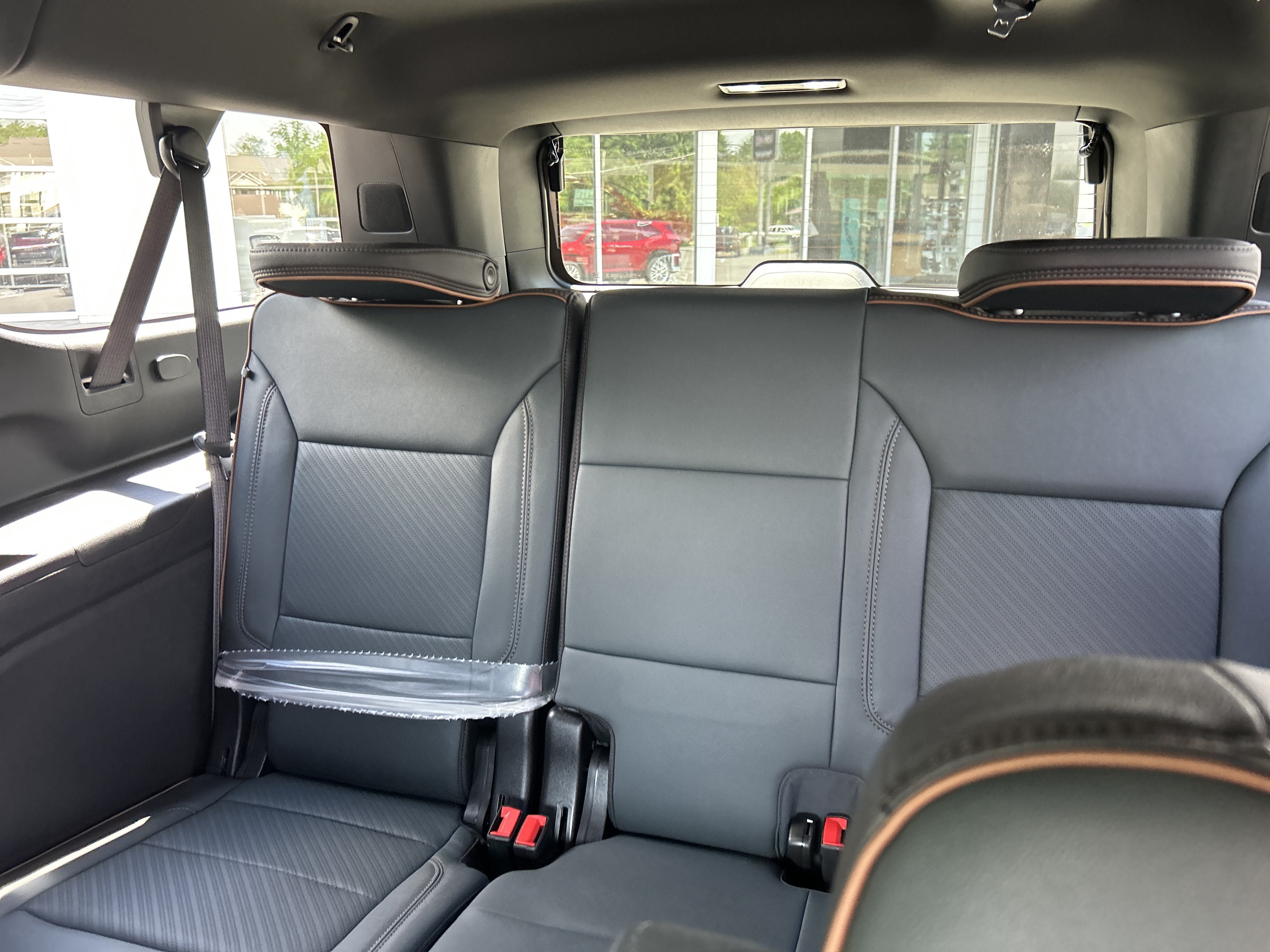 New 2026 GMC Yukon XL AT4 w/ AT4 Premium Plus Package AWD/4WD image 32