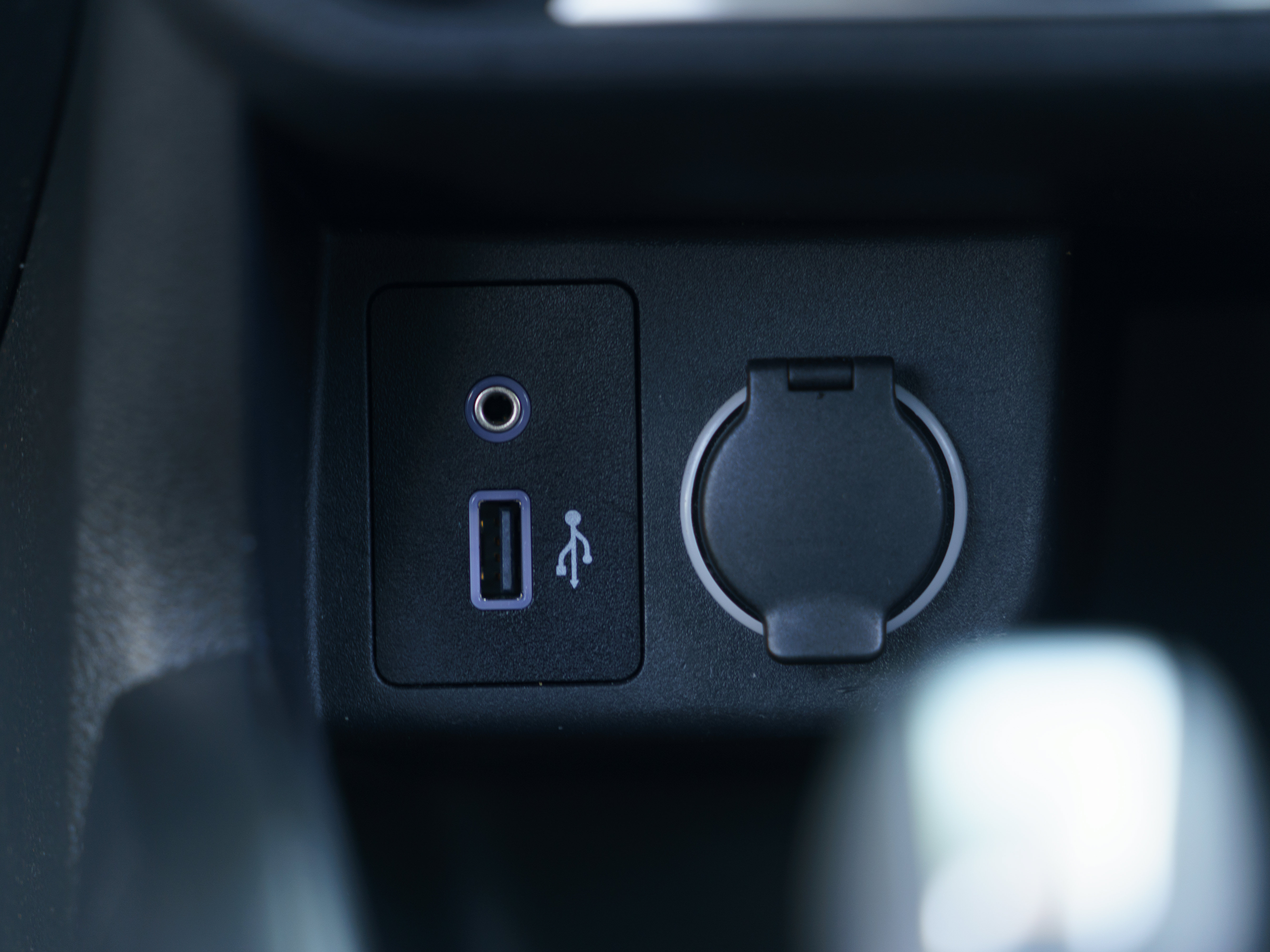 Used 2021 Nissan Kicks S FWD image 29