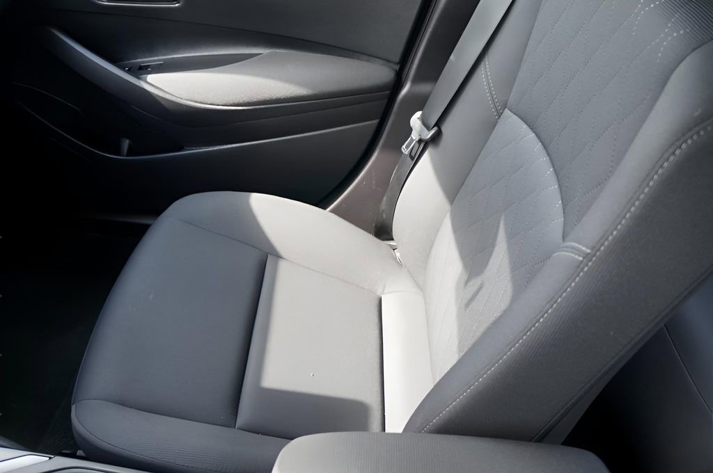 Used 2025 Toyota Corolla LE image 27