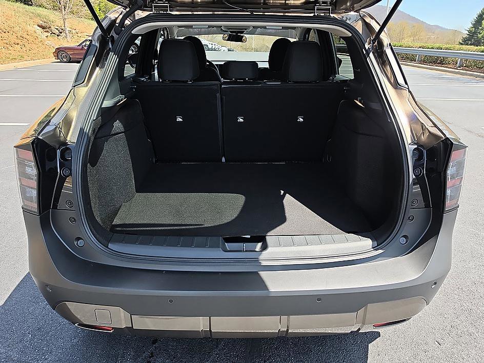 Used 2025 Nissan Kicks SV image 21