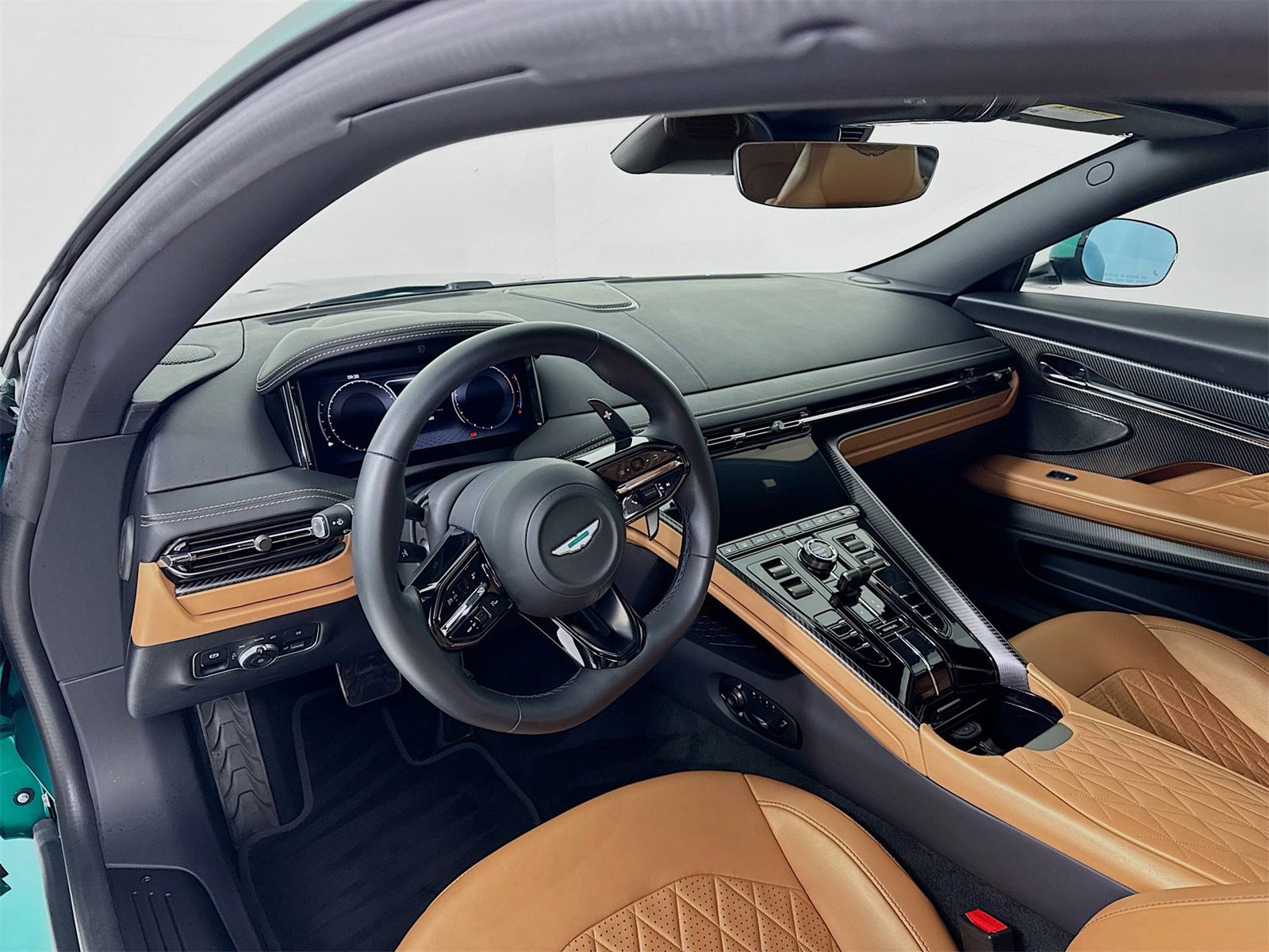 Used 2025 Aston Martin DB12 Coupe image 10