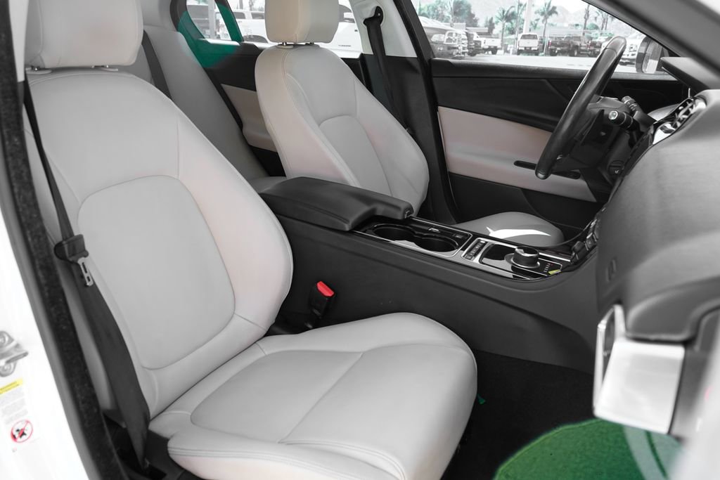 Used 2017 Jaguar XE image 37