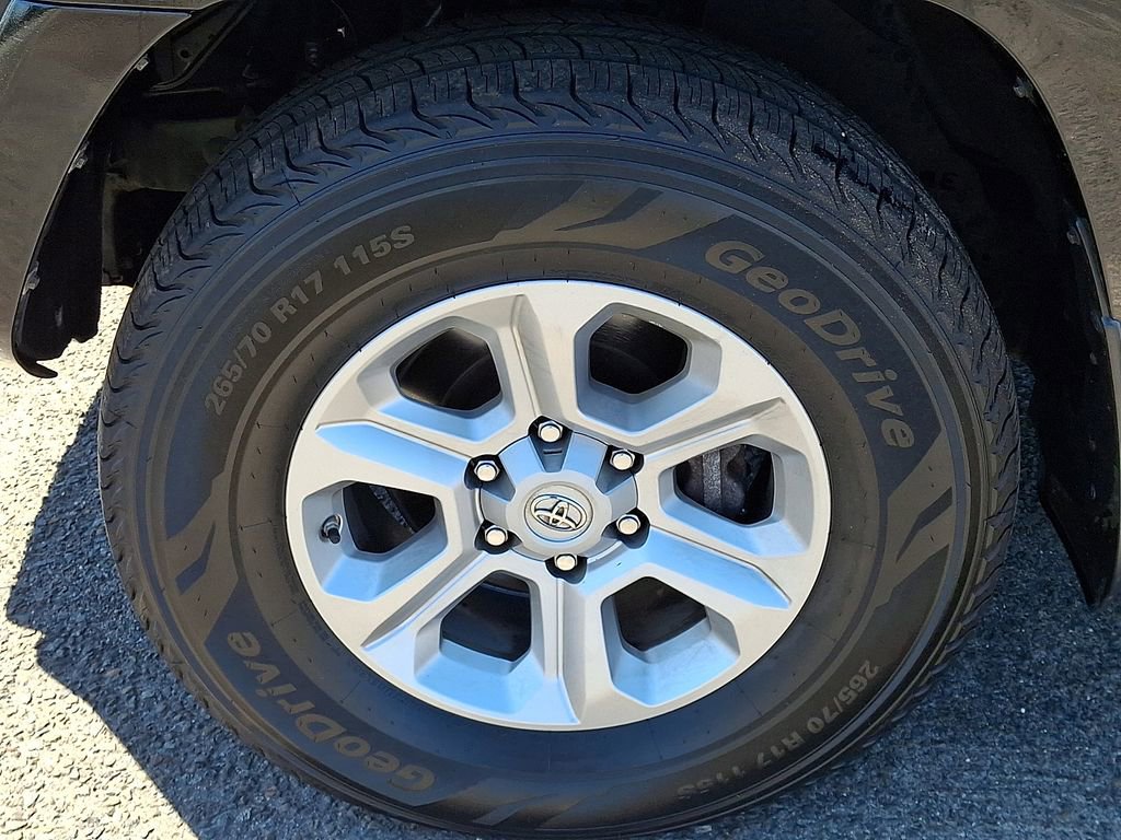 Used 2017 Toyota 4Runner SR5 Premium AWD/4WD image 29