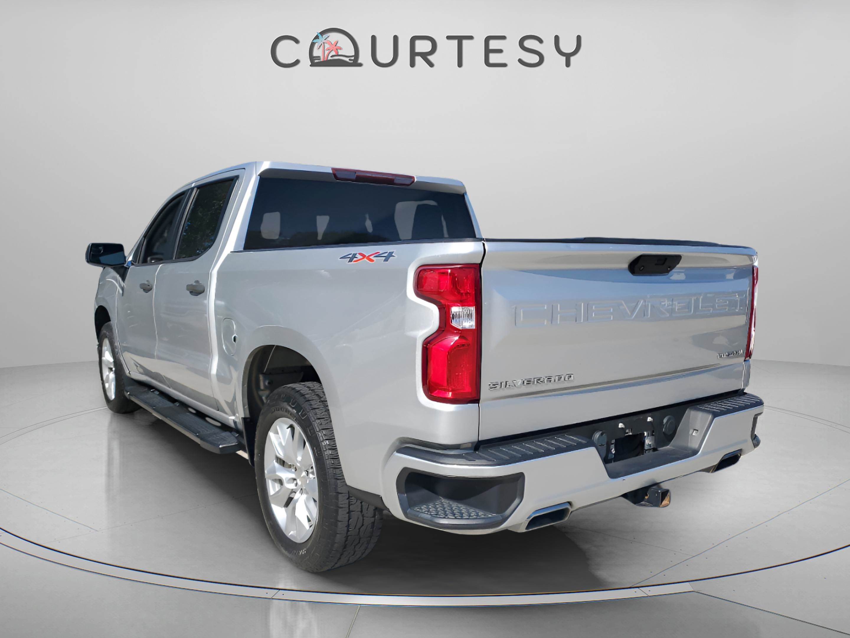 Used 2020 Chevrolet Silverado 1500 Custom w/ Custom Value Package image 3