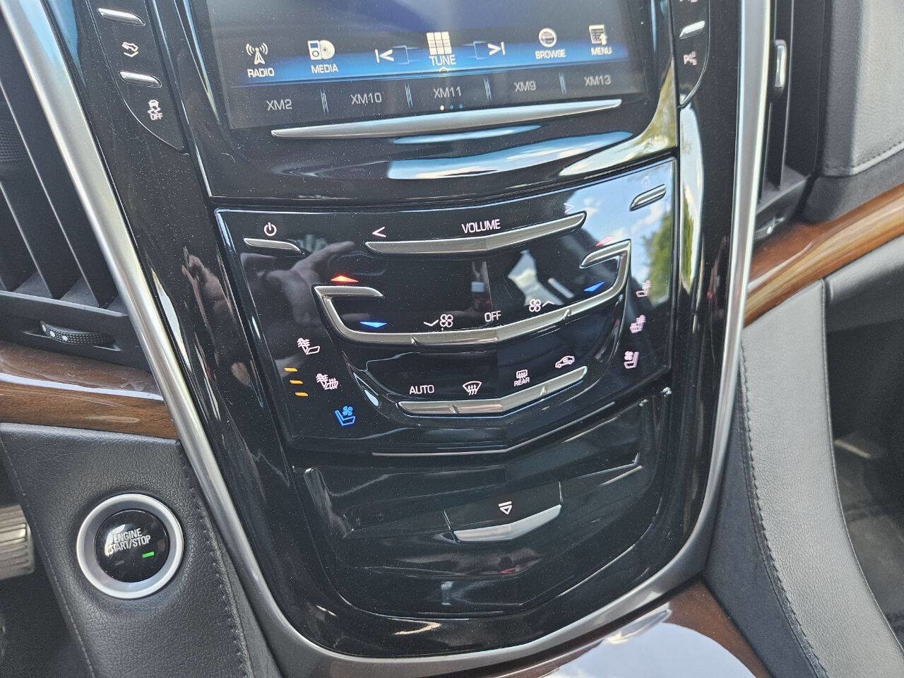 Used 2019 Cadillac Escalade ESV 4WD image 23