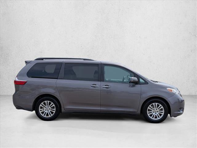 Used 2015 Toyota Sienna XLE FWD image 4