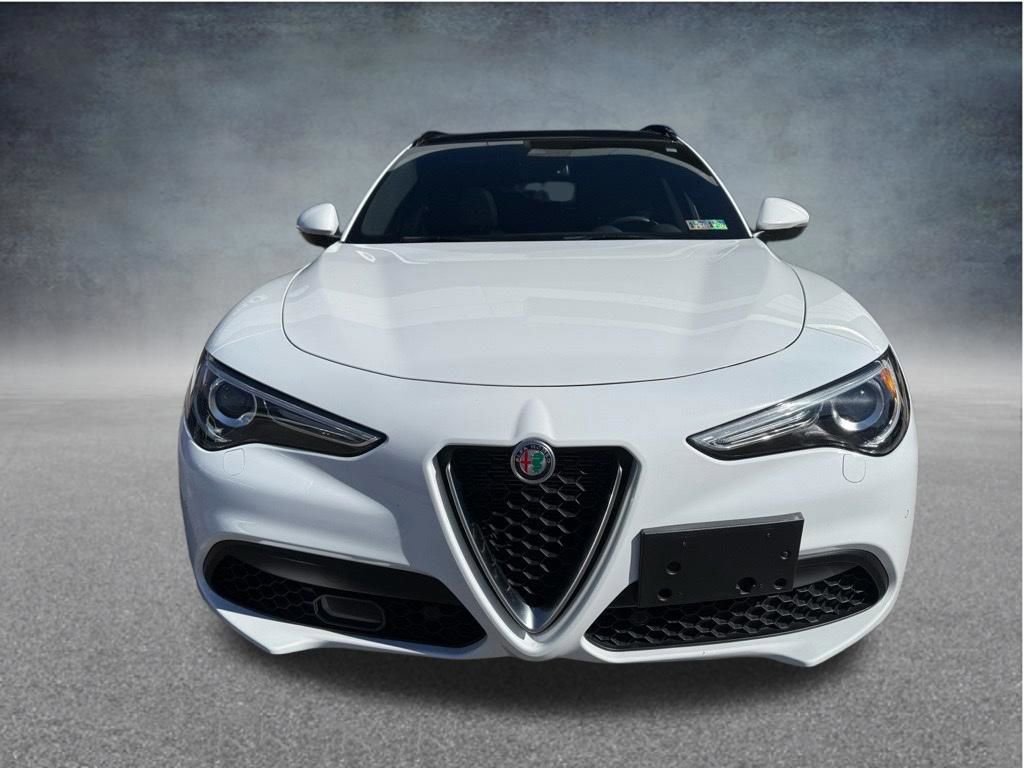Used 2023 Alfa Romeo Stelvio Ti image 8