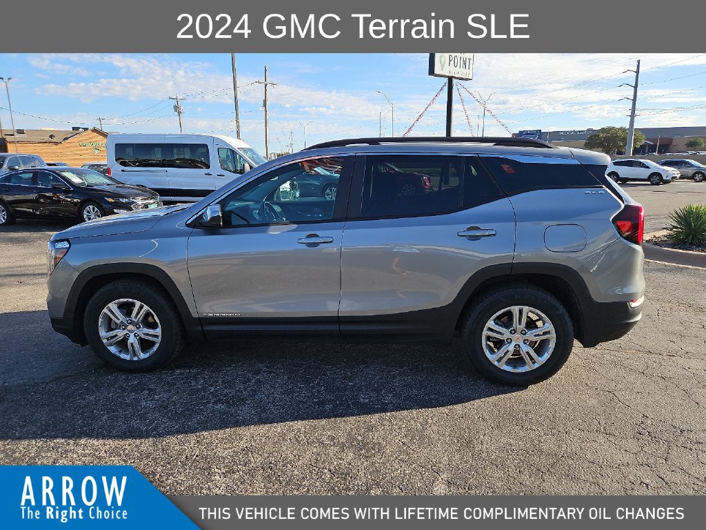 Used 2024 GMC Terrain SLE w/ Driver Convenience Package FWD image 7