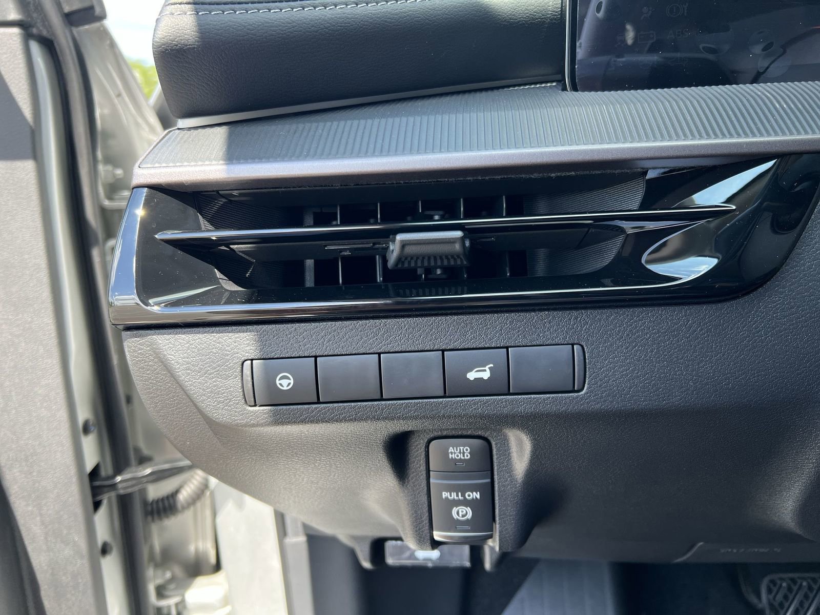 New 2025 Nissan Murano SV image 14