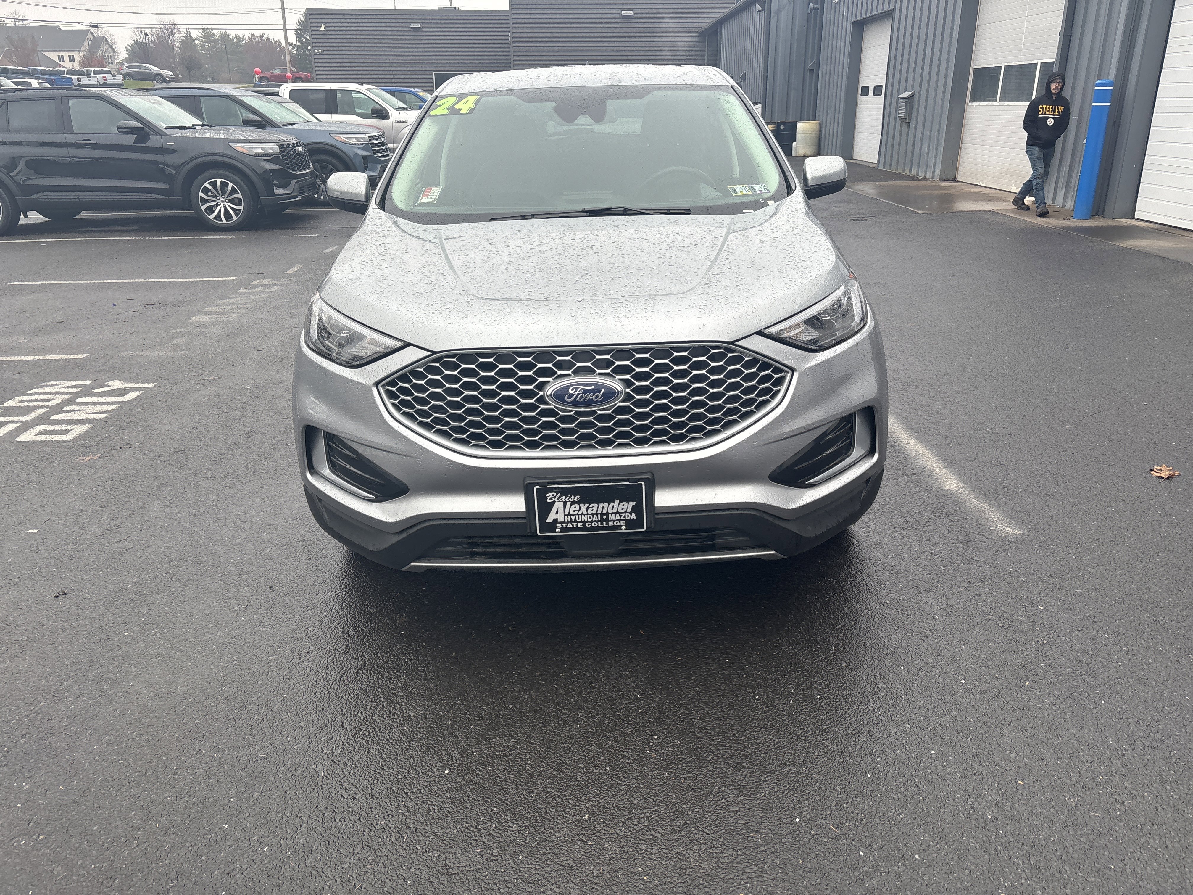 Used 2024 Ford Edge SEL image 9