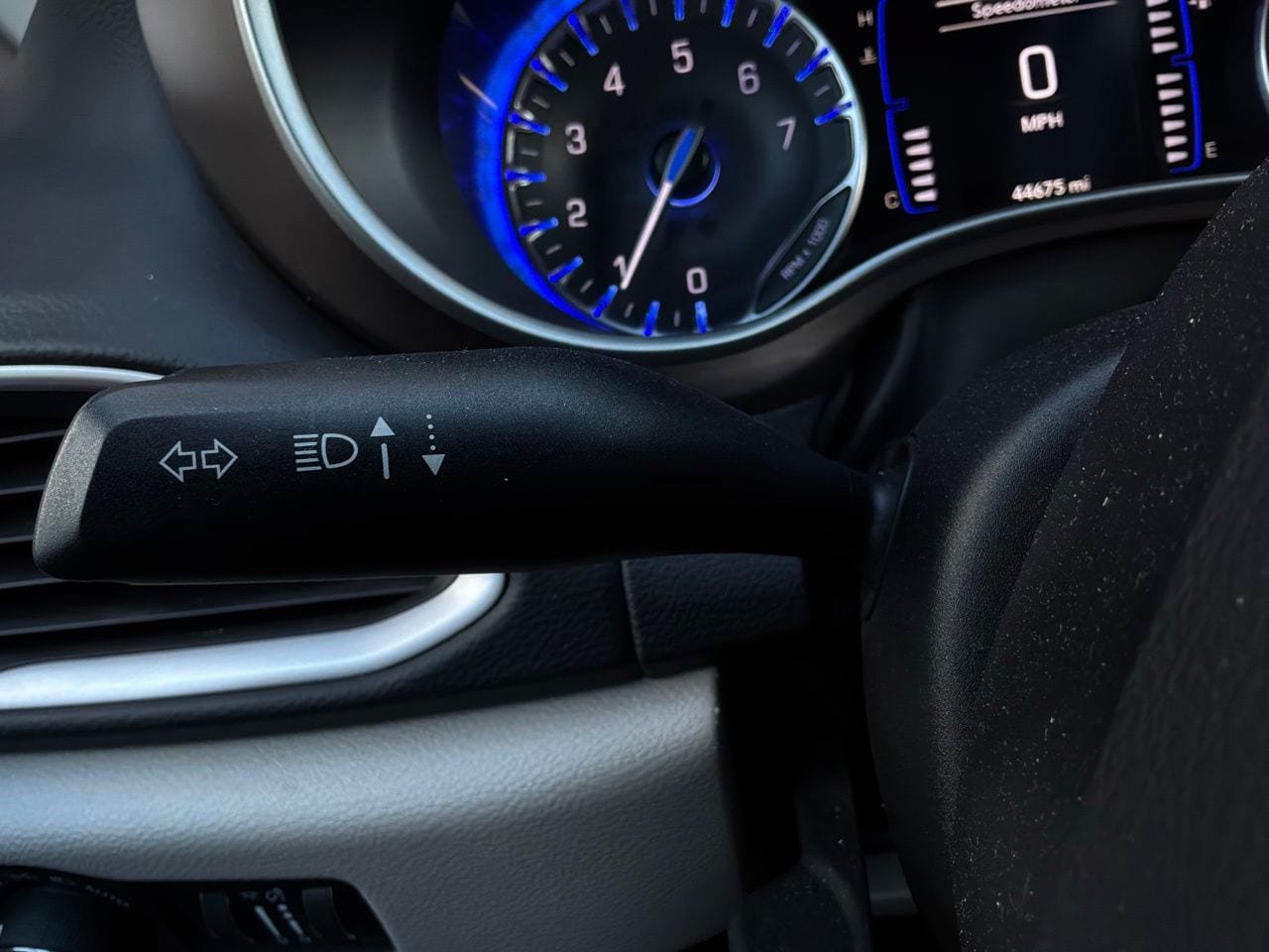 Used 2023 Chrysler Voyager LX FWD image 39