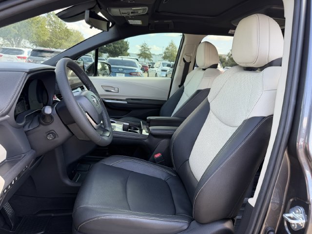 Used 2025 Toyota Sienna Platinum FWD image 26
