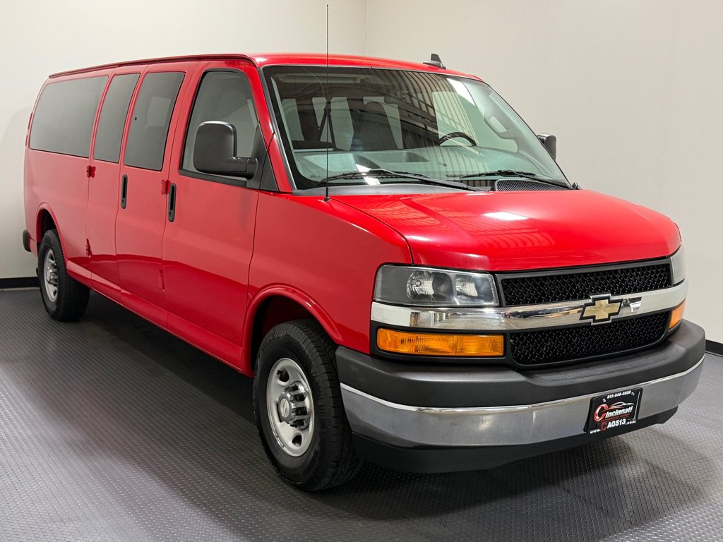 Used 2017 Chevrolet Express 3500 LT w/ LT Preferred Equipment Group RWD image 4