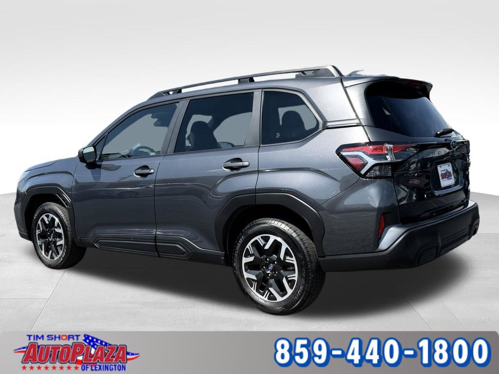 Used 2025 Subaru Forester Premium AWD/4WD image 2